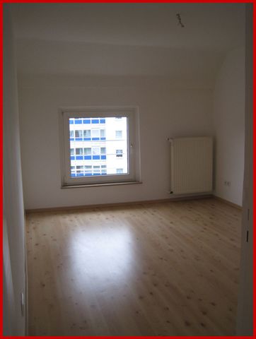 huesch-immobilien.de **Kleines, urgemütliches Nest mit 3 Zimmer über den Dächern von Bergerhausen** - Photo 3