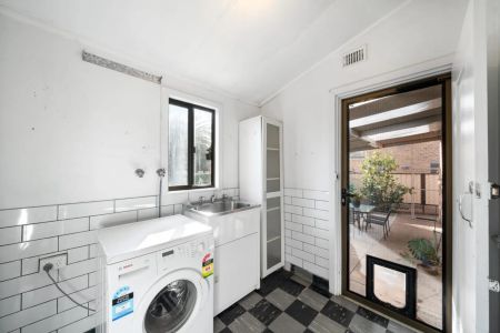 Comfort, Space and Convenience in a Prime Location - Photo 4