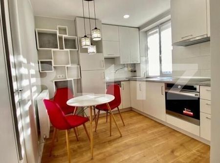 Apartament 2 camere, decomandat, modern, zona centrala - Photo 2