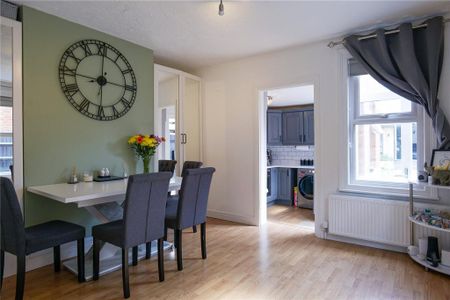 2 bedroom semi-detached house to rent - Photo 5