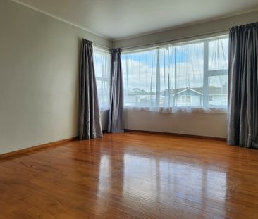 LOCATION LOCATION CLOSE TO MOTORWAY AND SCHOOLS - Photo 1