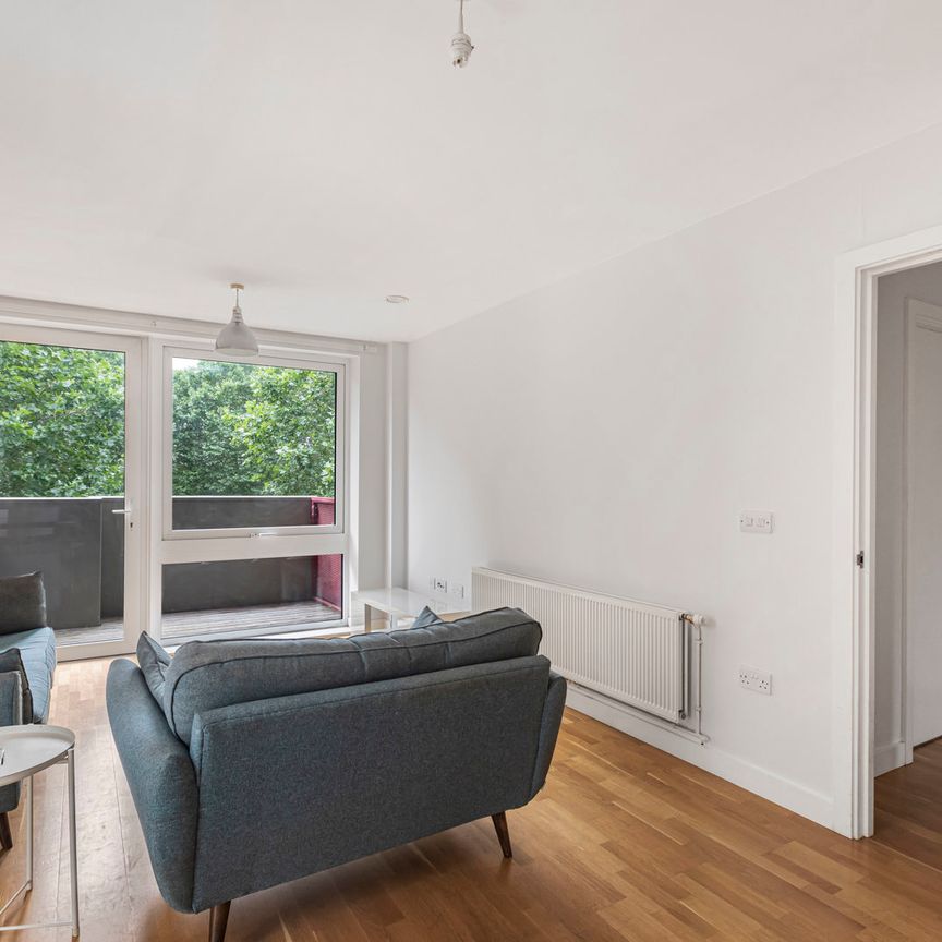 Trafalgar Gardens, Stepney Green, London, E1 3FW - Photo 1