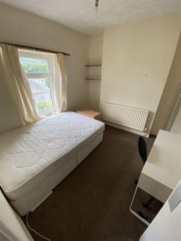 House - Terraced For Rent Broadway, Pontypridd - Photo 3