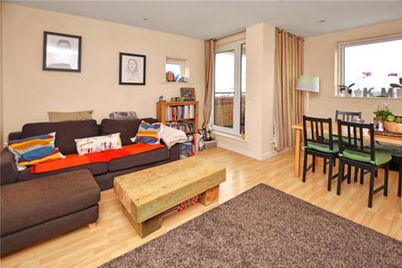 2 bedroom flat to rent - Photo 2