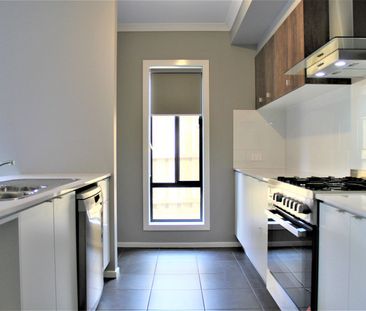 MODERN TOWNHOUSE IN GREAT LOCATION!!! - Photo 6