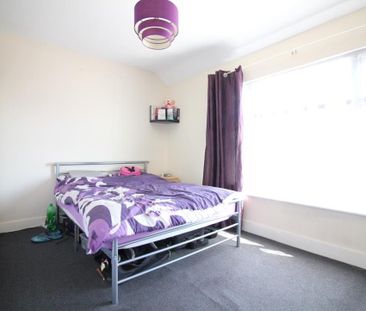 Vicarage Farm Road, Hounslow - Photo 5