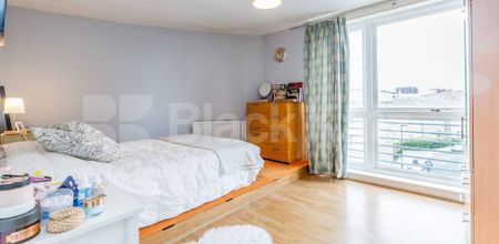2 Bedroom, 1 bath, 1 reception Flat - Photo 3