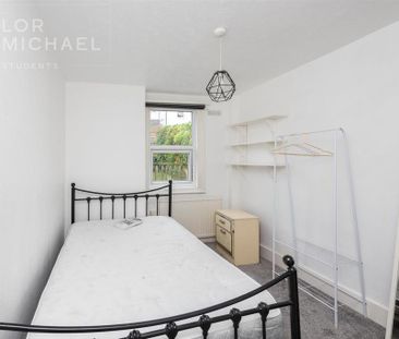 4 bedroom terraced house to rent - Photo 5