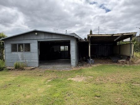 Three bedrooms, Large corner section! - Photo 5