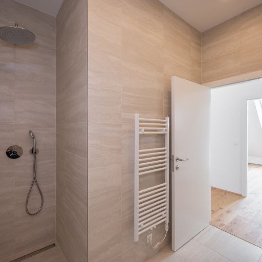 ++NEU++ Platz zum Aufatmen! 4-Zimmer-Dachgeschoss-Erstbezug mit 24 m² Dachterrasse zur Miete - Photo 1