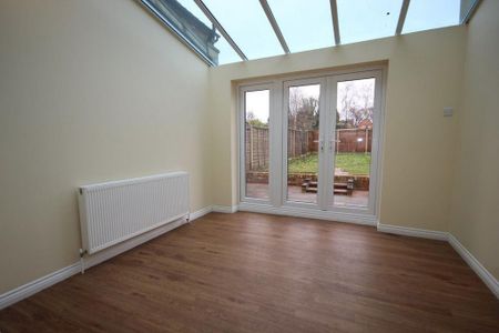 3 bedroom terraced house to rent - Photo 3
