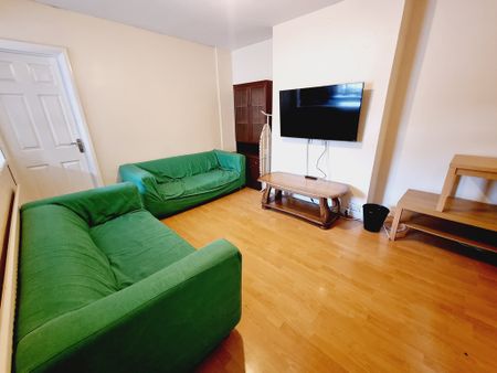 5 Bed Student Accommodation - Photo 4