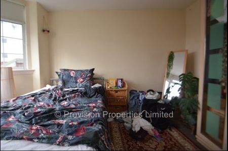 3 Bedroom Properties in Leeds - Photo 3