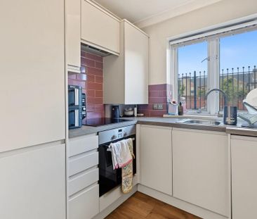 2 bedroom flat to rent - Photo 6
