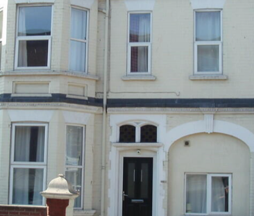 Bright and Convenient Co-Living in the Heart of Exeter - Photo 1