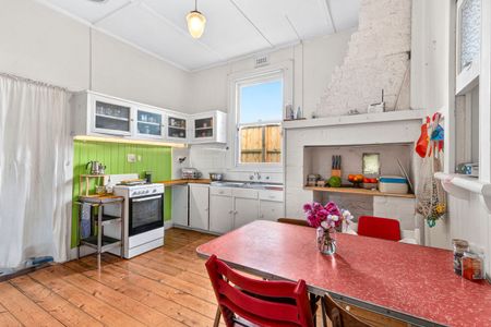 Hideaway Cottage In McCrae - Photo 3