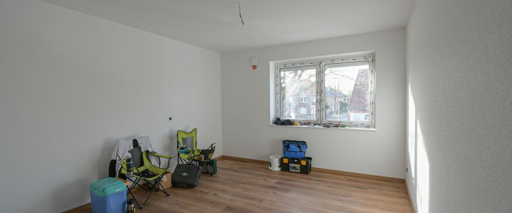 6635 - Stilvoll Wohnen im Neubau – Lichtdurchflutete 2,5-Zimmer-Wohnung mit Aufzug und Balkon - Photo 1