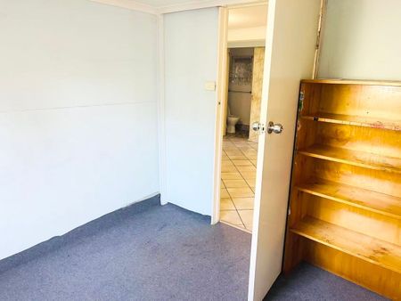 Charming Home in Prime Wishart Location - School Catchment & Convenience! Tropical Retreat in Wishart - Sparkling Pool & Garden Paradise! - Photo 5