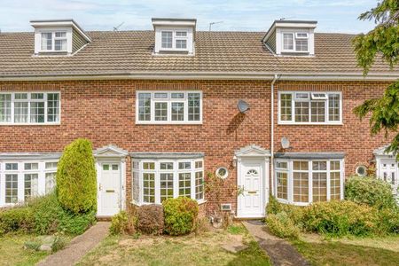 3 bedroom terraced house to rent - Photo 4