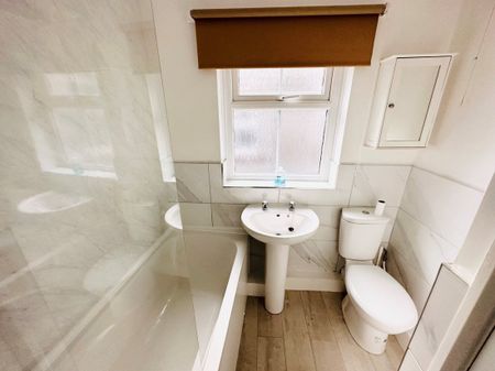 New Road, Skewen, NEATH - Photo 4