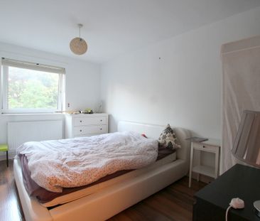 2 Bedroom Apartment, Dilton Gardens, London - Photo 2