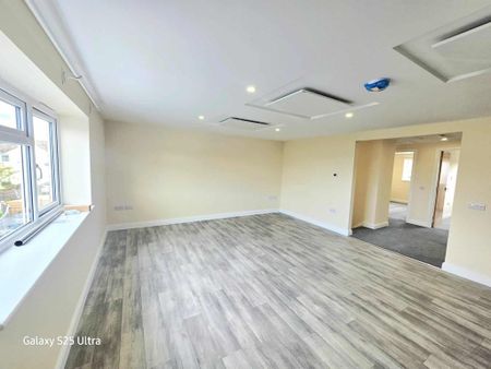 2 bedroom flat to rent - Photo 2