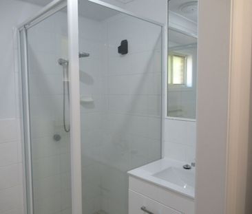 Refurbished 4 bedroom family home - Photo 4