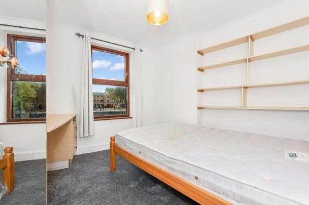 Tavistock Tower, Russell Place, SE16 - Photo 1