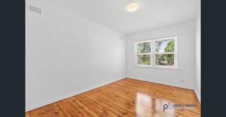 CHARMING FAMILY HOME WITH LARGE REAR YARD - Photo 4