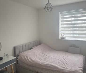 High Specification 2 Bedroom Apartment with En-suite & Parking Car ... - Photo 6