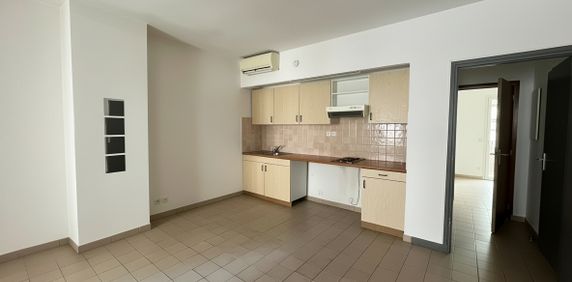 Studio à Louer Centre Ville Aubagne, - Photo 2