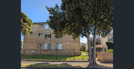 Light and Bright Two Bedroom Apartment - Photo 4