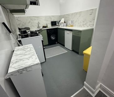 2 Bed Flat, Cheltenham Road, BS6 - Photo 6