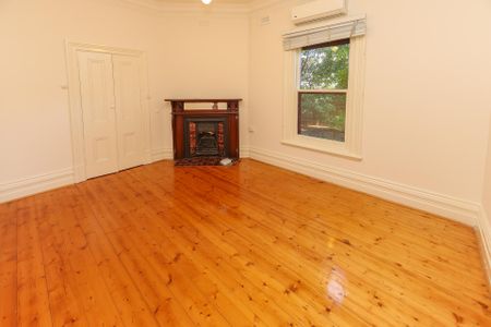 Huge four bed, three bath Federation home conversion in Hawthorn. - Photo 4