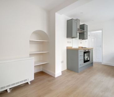 3 Bedroom - Photo 2