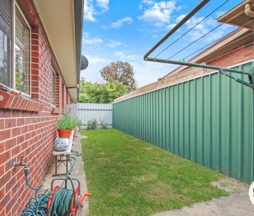 SPACIOUS TWO BEDROOM UNIT! - Photo 5