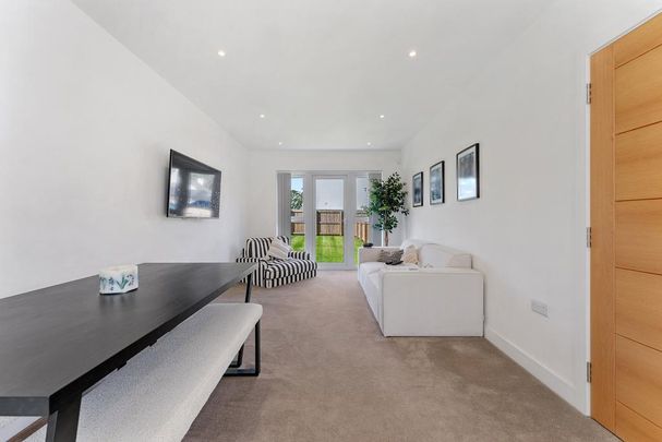 5 bedroom detached house to rent - Photo 1