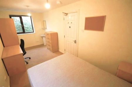 6 bedroom detached house to rent - Photo 2