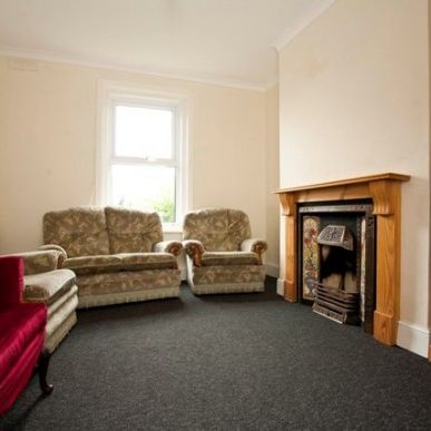 5 Bedroom Student House - Great location for Talbot Campus students - Photo 1