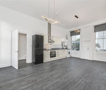 3 bedroom flat to rent - Photo 1