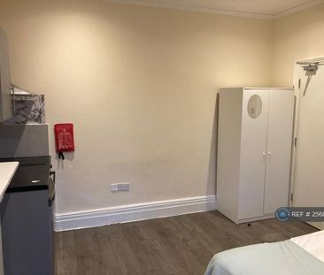 Studio to rent - Photo 6