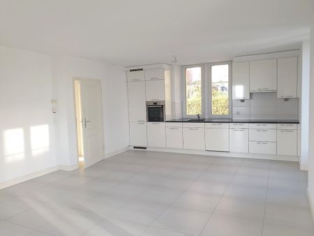 Bel appartement de 4,5 pièces avec balcon et vue sur le lac - Photo 4