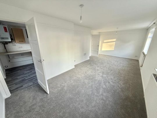 3 bedroom end of terrace house to rent - Photo 1