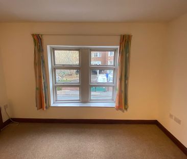 1 Bed Flat, City Road, BS2 - Photo 2