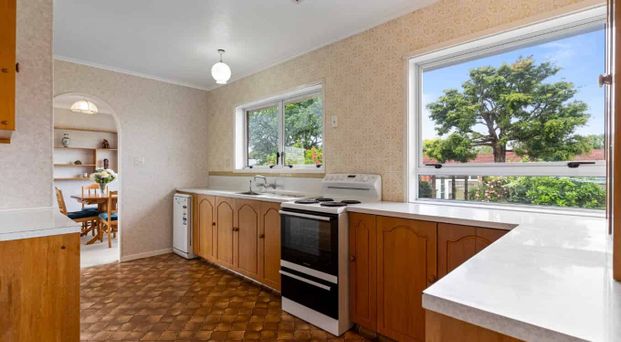 Lovely Brick & Tile 3-Bedroom Home - Photo 1