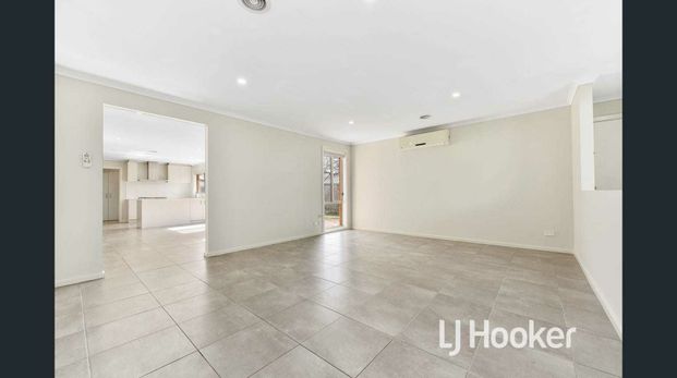 6 Viewside Way, Hampton Park VIC - Photo 1