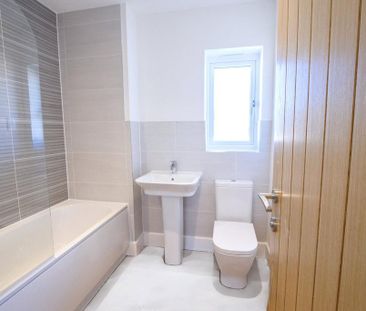 3 bedroom semi-detached house to rent - Photo 3