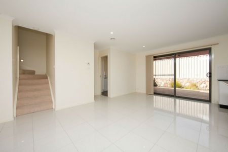 Neat Three Bedroom Townhouse - Photo 2