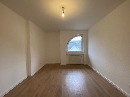 Neuss – Dreikönigenviertel, geräumige 3 Zimmerwohnung mit Balkon, stadtnah, sofort verfügbar! - Photo 4