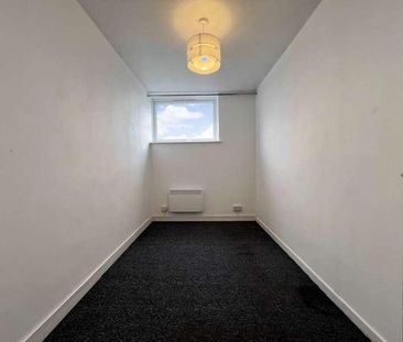 Sundon Park Parade, Luton, LU3 - Photo 5